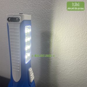 Đèn pin nhỏ siêu sáng KM - 8796 chống nước, pin sạc siêu bền (Đèn pin giá rẻ cho phép bạn sử dụng như một chiếc đèn bàn nhờ nhiều bóng led tích hợp ở thân đèn)