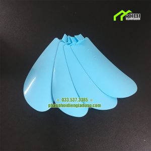 Quạt trần mini đuổi ruồi muỗi 790 bốn cánh, có móc treo (Quạt có 4 cánh nhựa chắc chắn, khả năng chống bám bụi tốt)